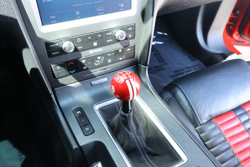 Ford Mustang Vehicle Full-screen Gallery Image 33