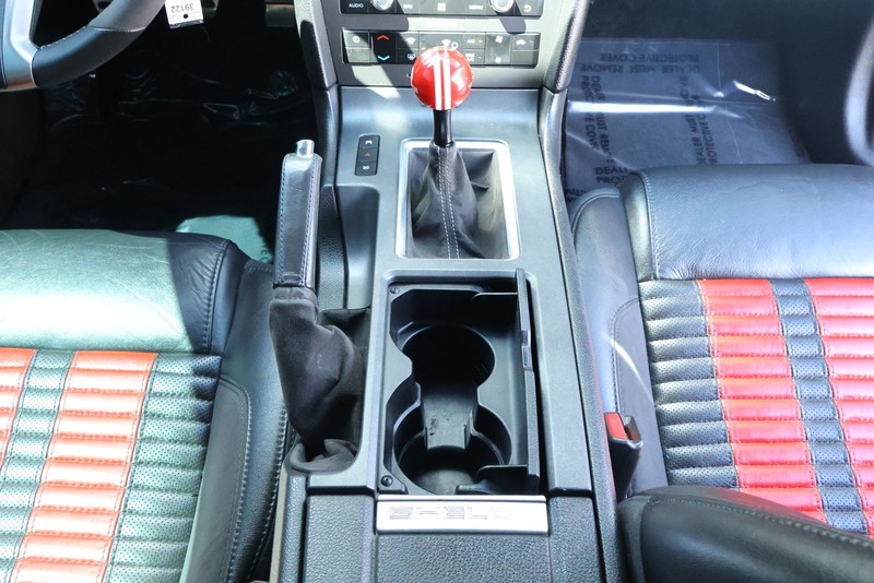 Ford Mustang Vehicle Full-screen Gallery Image 34