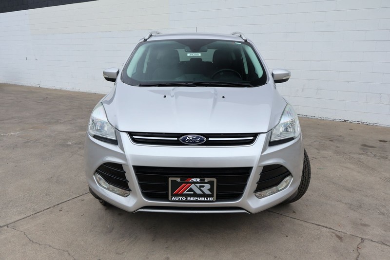 Ford Escape Vehicle Full-screen Gallery Image 02