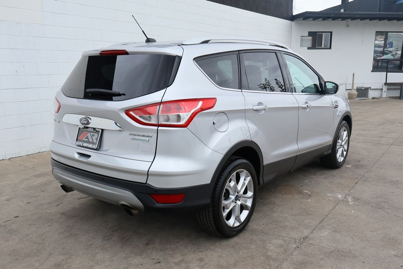 Ford Escape Vehicle Full-screen Gallery Image 05