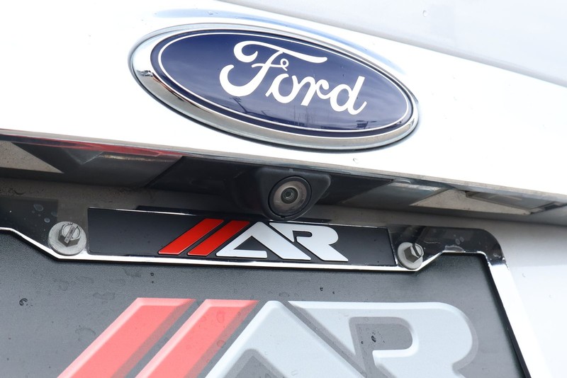 Ford Escape Vehicle Full-screen Gallery Image 10