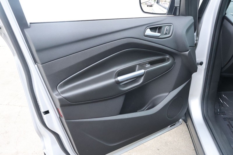 Ford Escape Vehicle Full-screen Gallery Image 18