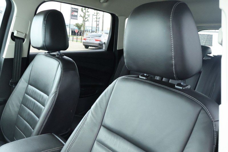 Ford Escape Vehicle Full-screen Gallery Image 22