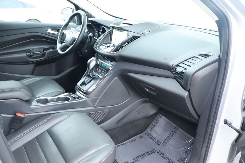 Ford Escape Vehicle Full-screen Gallery Image 23