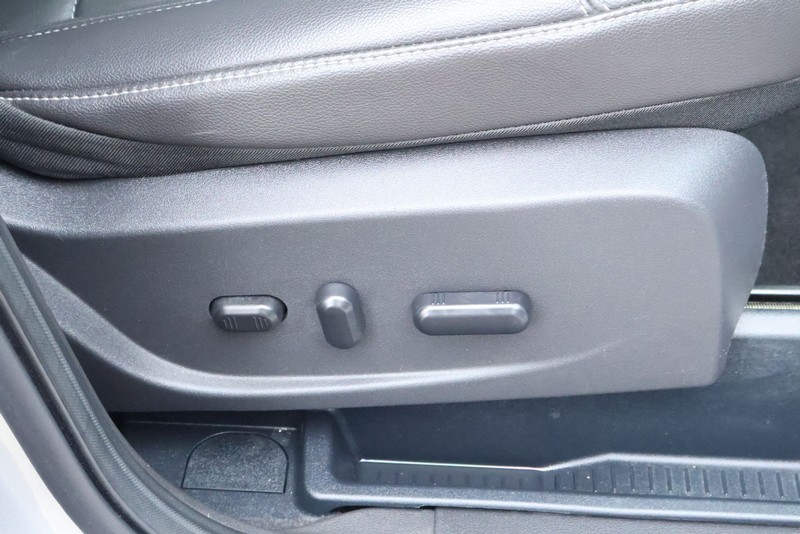 Ford Escape Vehicle Full-screen Gallery Image 24