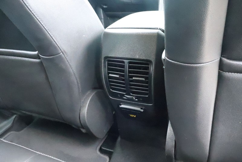 Ford Escape Vehicle Full-screen Gallery Image 27