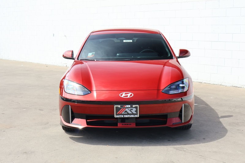 Hyundai IONIQ 6 Vehicle Full-screen Gallery Image 02