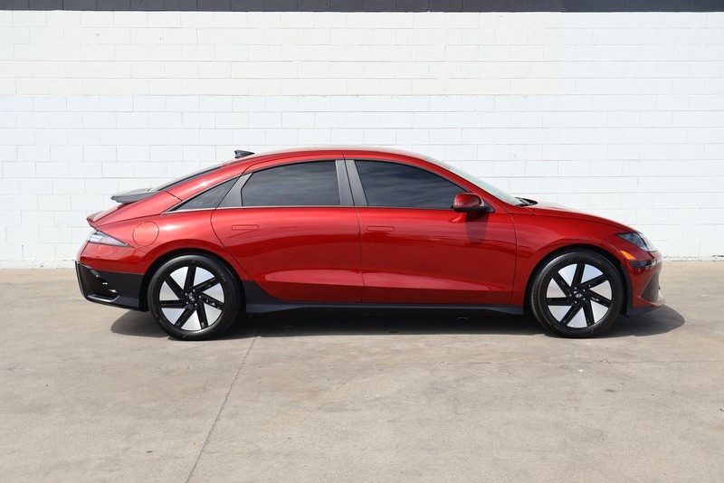 Hyundai IONIQ 6 Vehicle Full-screen Gallery Image 04