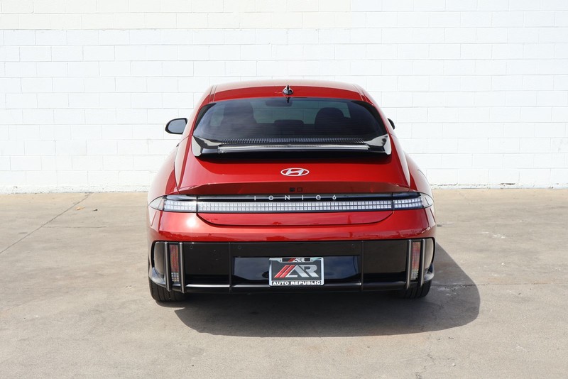 Hyundai IONIQ 6 Vehicle Full-screen Gallery Image 06