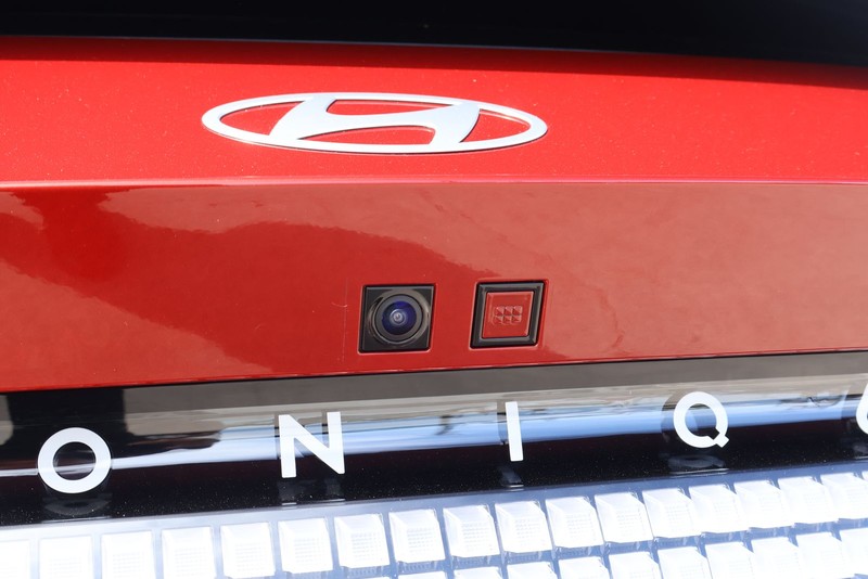 Hyundai IONIQ 6 Vehicle Full-screen Gallery Image 08