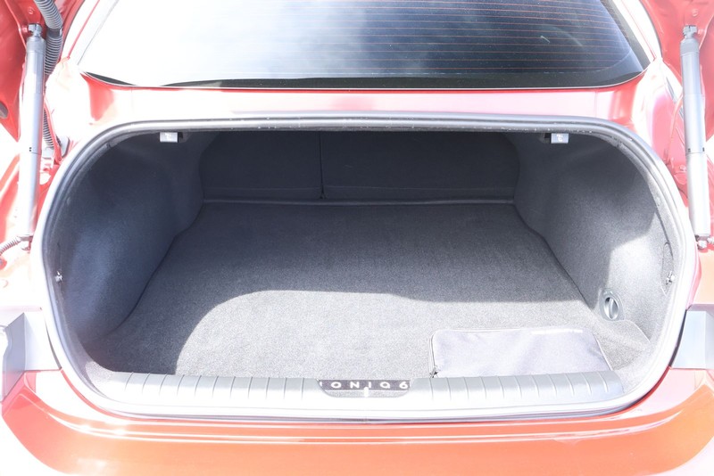 Hyundai IONIQ 6 Vehicle Full-screen Gallery Image 09