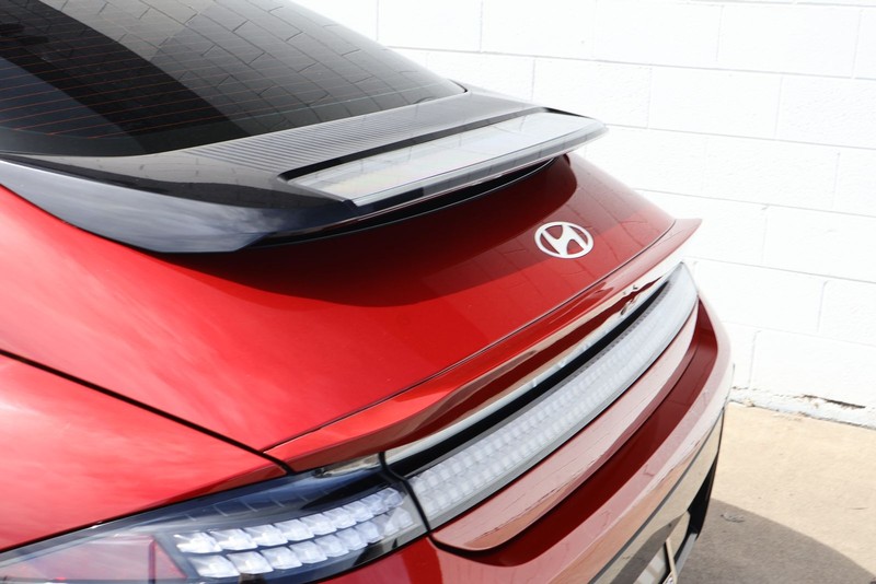 Hyundai IONIQ 6 Vehicle Full-screen Gallery Image 11