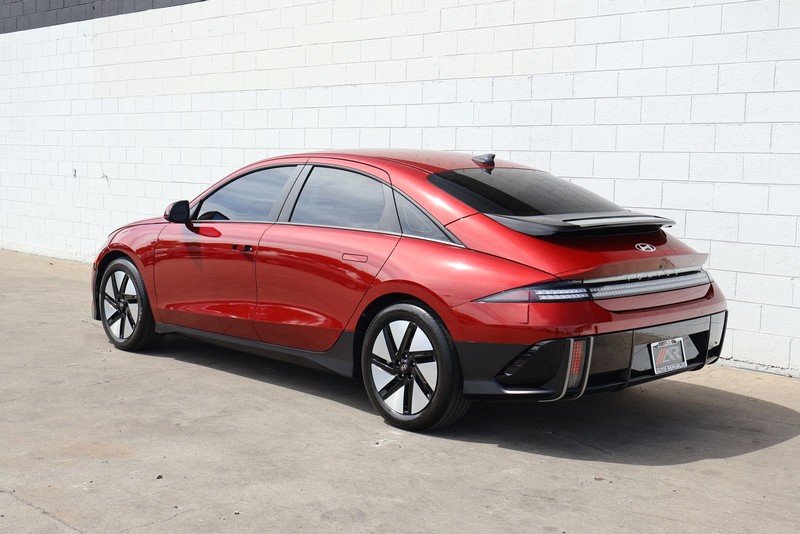 Hyundai IONIQ 6 Vehicle Full-screen Gallery Image 12