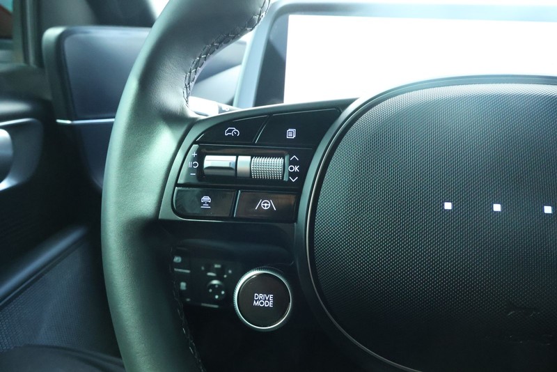 Hyundai IONIQ 6 Vehicle Full-screen Gallery Image 31