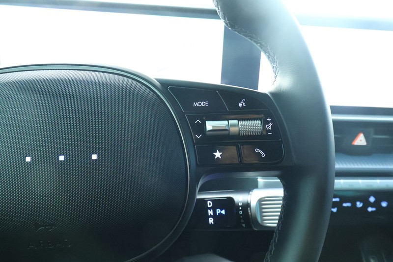 Hyundai IONIQ 6 Vehicle Full-screen Gallery Image 32