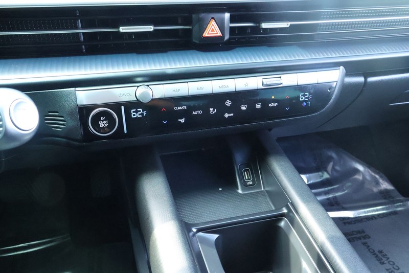 Hyundai IONIQ 6 Vehicle Full-screen Gallery Image 36