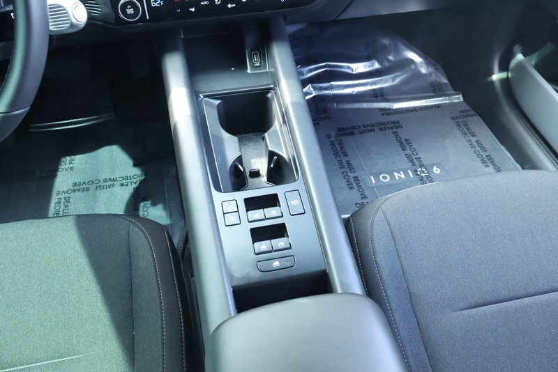 Hyundai IONIQ 6 Vehicle Full-screen Gallery Image 37