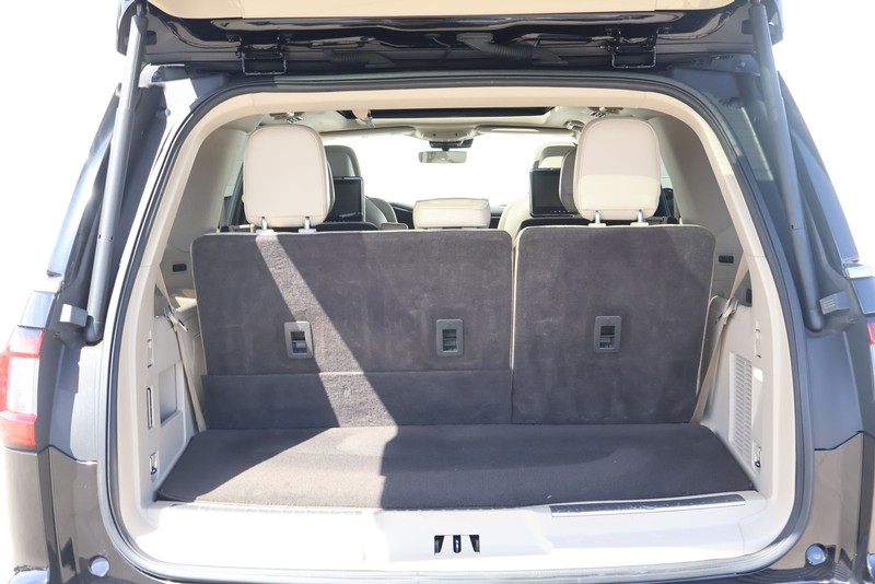 Lincoln Navigator Vehicle Full-screen Gallery Image 09