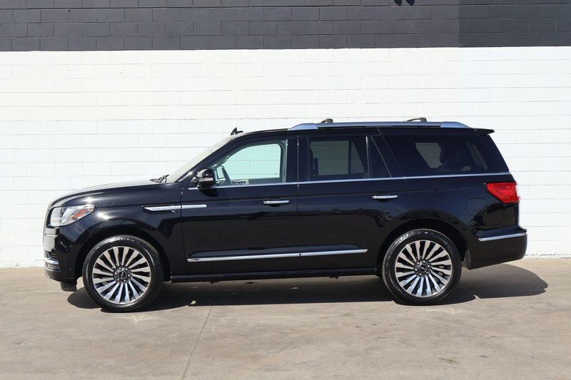Lincoln Navigator Vehicle Full-screen Gallery Image 13