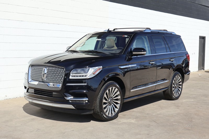 Lincoln Navigator Vehicle Full-screen Gallery Image 14