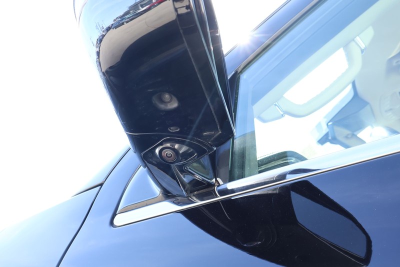 Lincoln Navigator Vehicle Full-screen Gallery Image 16