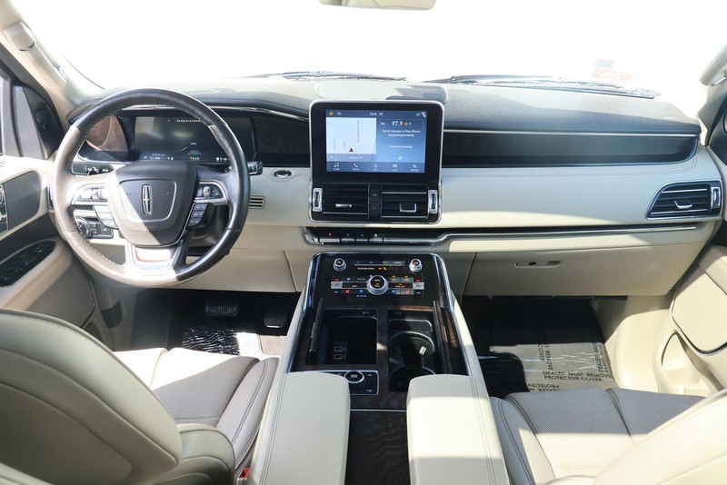 Lincoln Navigator Vehicle Full-screen Gallery Image 33