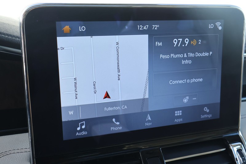 Lincoln Navigator Vehicle Full-screen Gallery Image 37