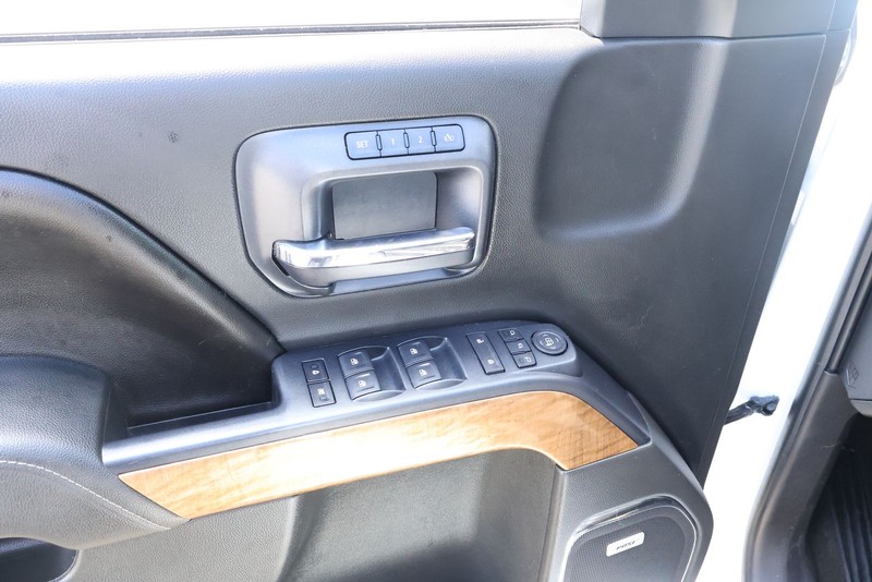 Chevrolet Silverado 1500 Vehicle Full-screen Gallery Image 19