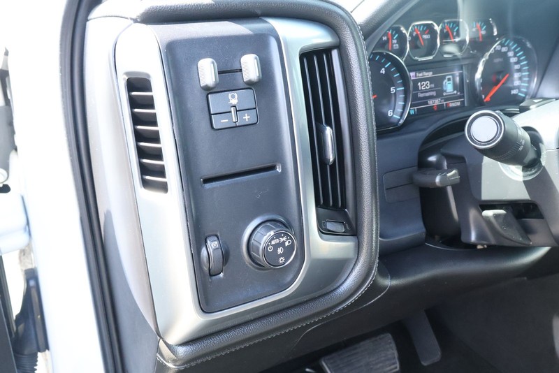 Chevrolet Silverado 1500 Vehicle Full-screen Gallery Image 22