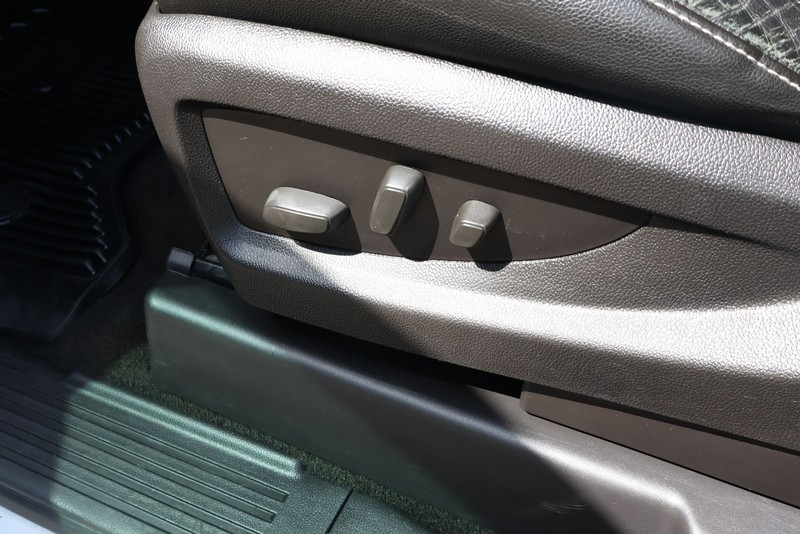 Chevrolet Silverado 1500 Vehicle Full-screen Gallery Image 23