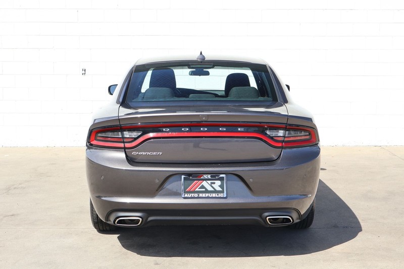 Dodge Charger Vehicle Full-screen Gallery Image 06