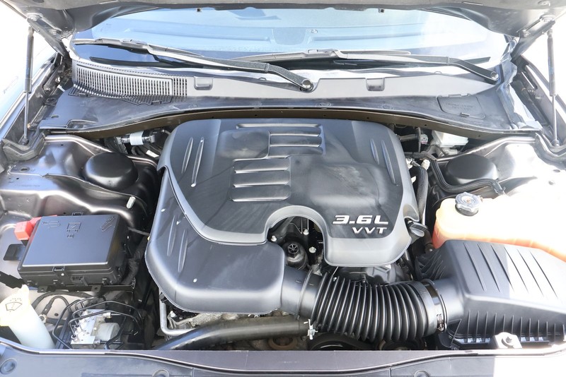 Dodge Charger Vehicle Full-screen Gallery Image 13