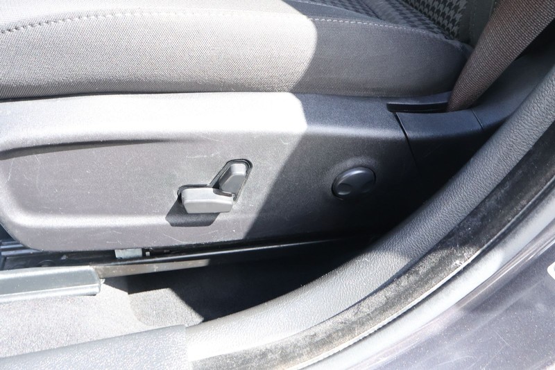 Dodge Charger Vehicle Full-screen Gallery Image 18