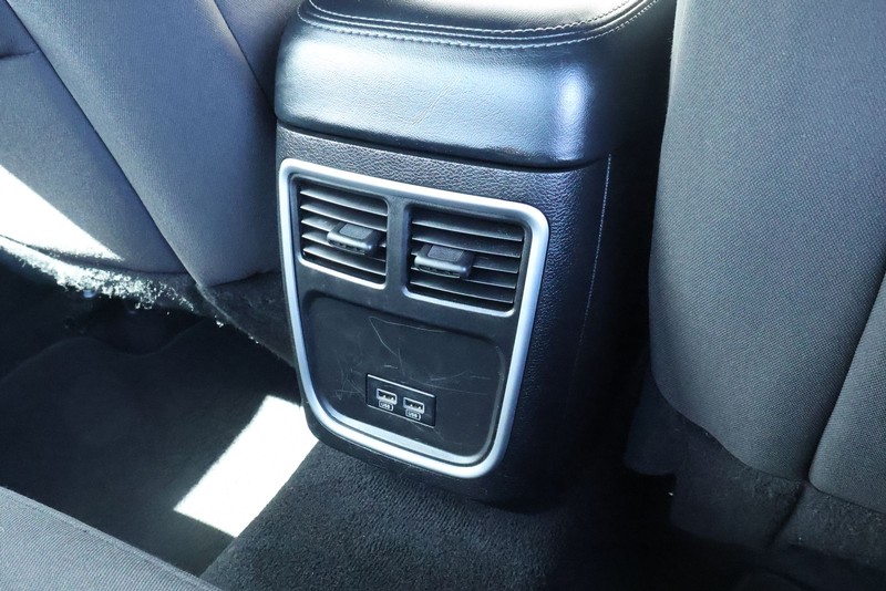 Dodge Charger Vehicle Full-screen Gallery Image 24