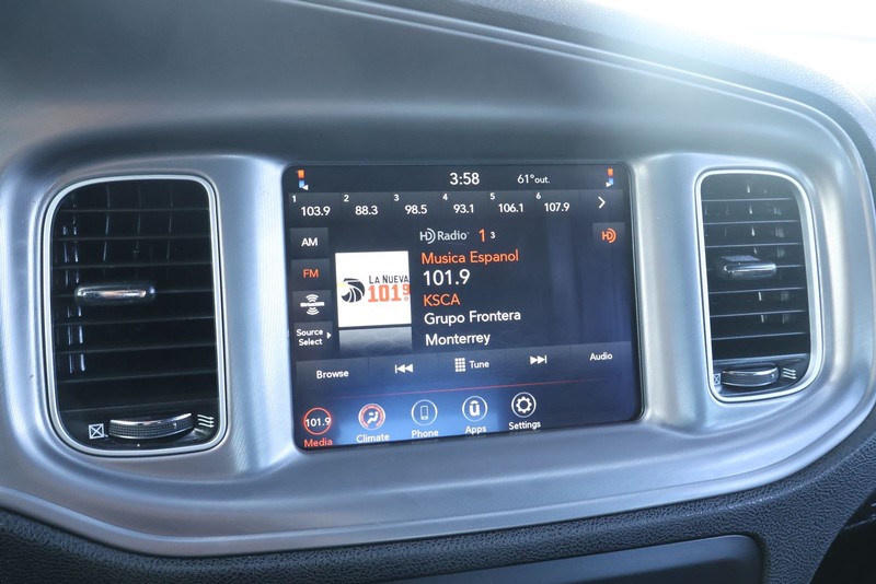 Dodge Charger Vehicle Full-screen Gallery Image 31