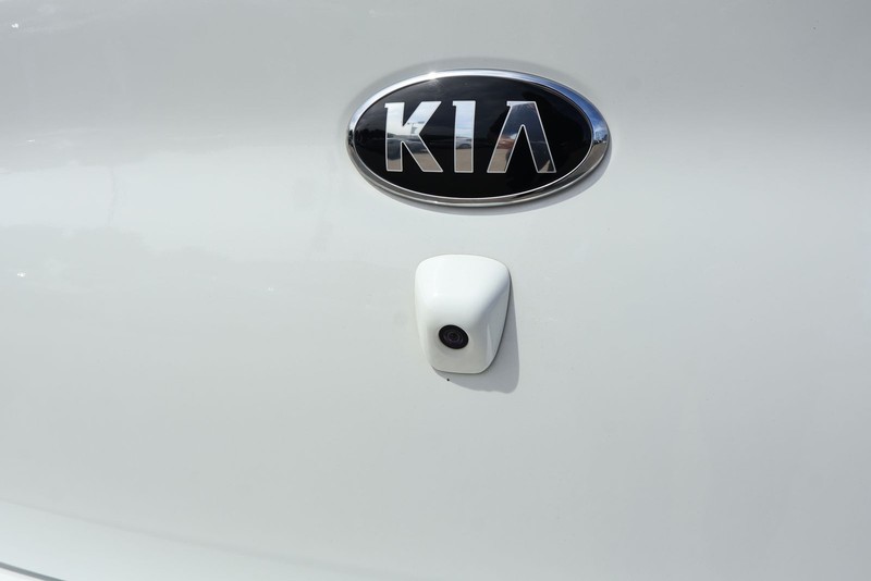 Kia Rio Vehicle Full-screen Gallery Image 08