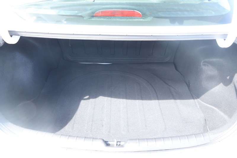 Kia Rio Vehicle Full-screen Gallery Image 09