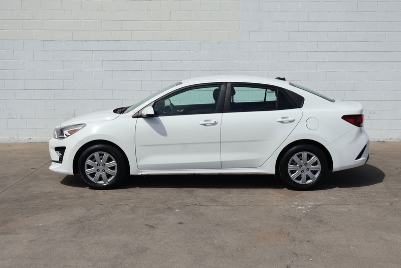 Kia Rio Vehicle Full-screen Gallery Image 11