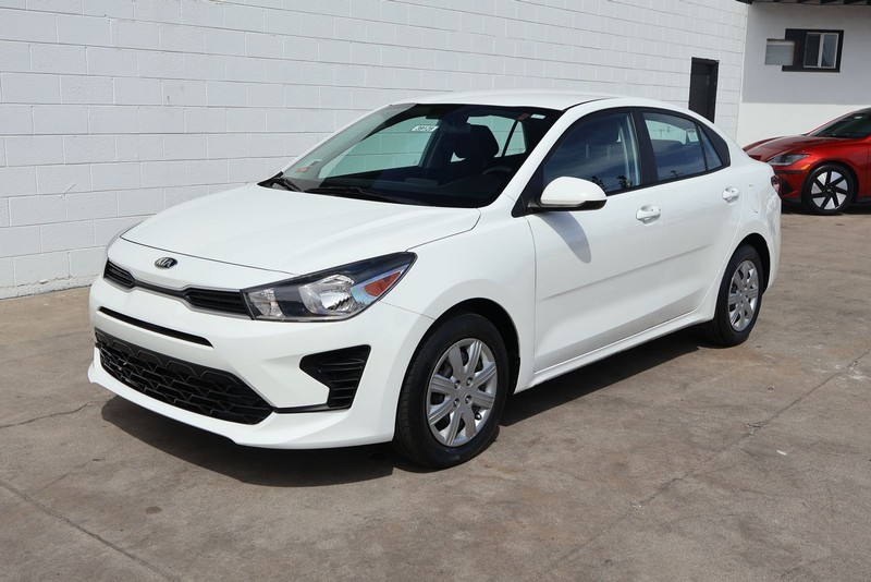 Kia Rio Vehicle Full-screen Gallery Image 12