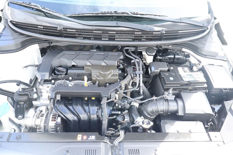 Kia Rio Vehicle Full-screen Gallery Image 13