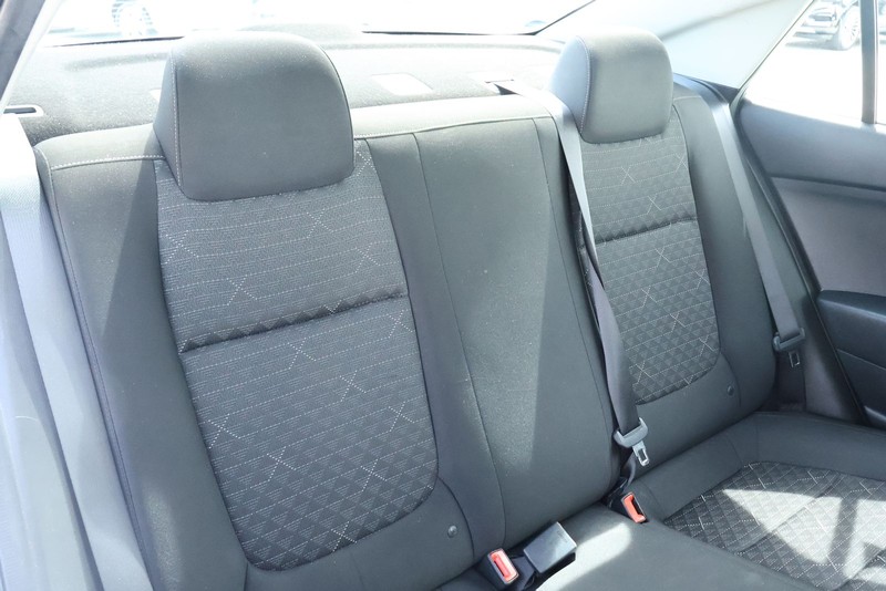 Kia Rio Vehicle Full-screen Gallery Image 22