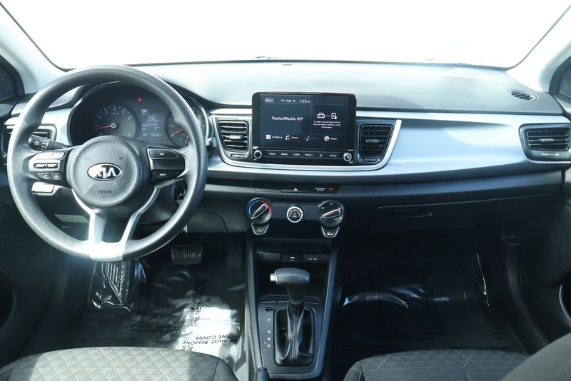 Kia Rio Vehicle Full-screen Gallery Image 23