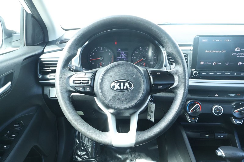 Kia Rio Vehicle Full-screen Gallery Image 25