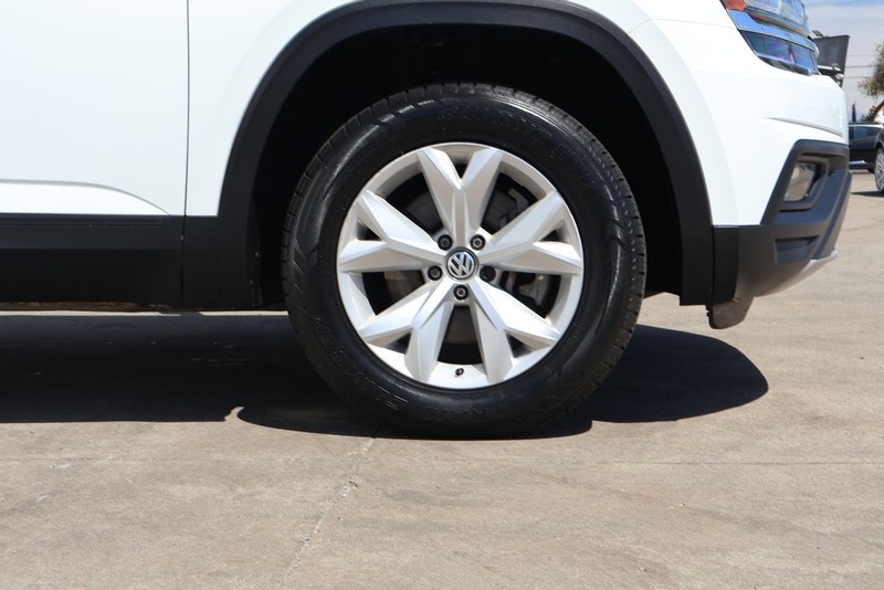 Volkswagen Atlas Vehicle Full-screen Gallery Image 13