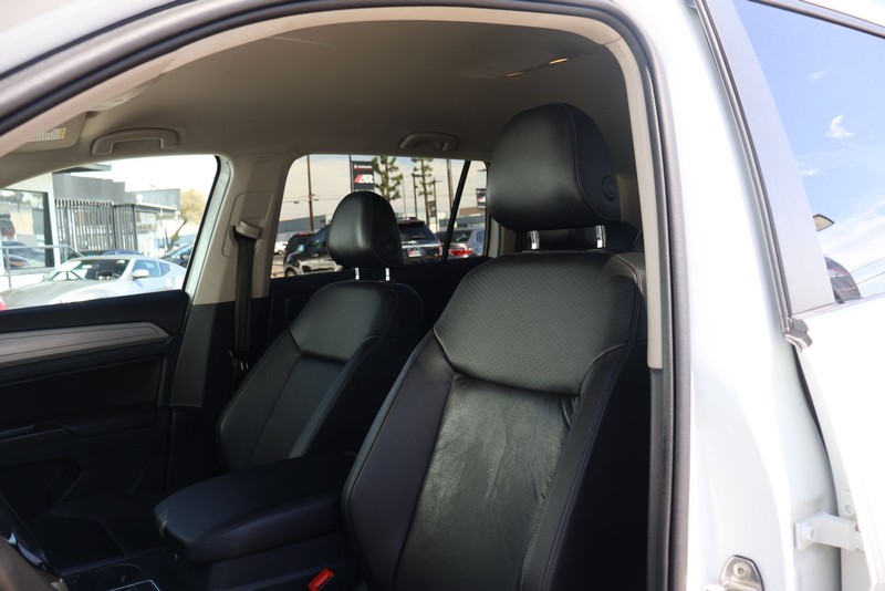Volkswagen Atlas Vehicle Full-screen Gallery Image 17