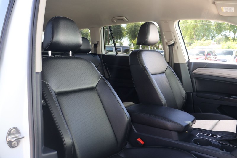 Volkswagen Atlas Vehicle Full-screen Gallery Image 20