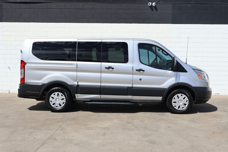 Ford Transit Wagon Vehicle Full-screen Gallery Image 01
