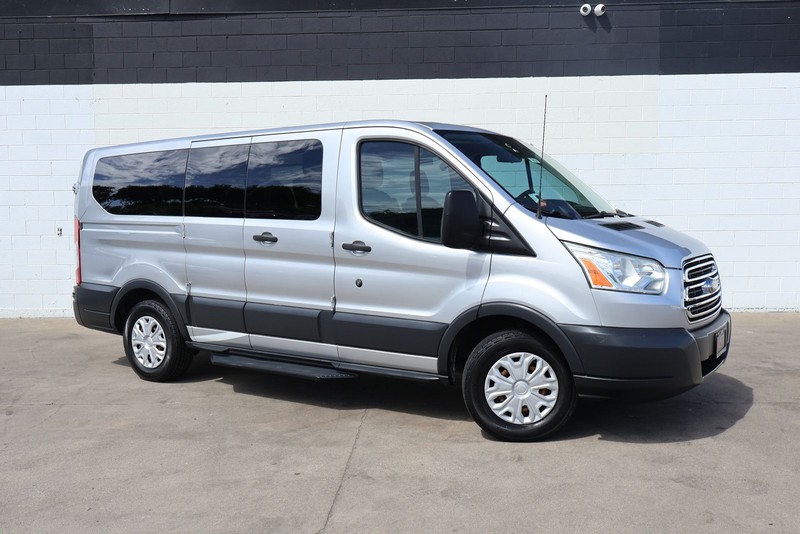 Ford Transit Wagon Vehicle Full-screen Gallery Image 02