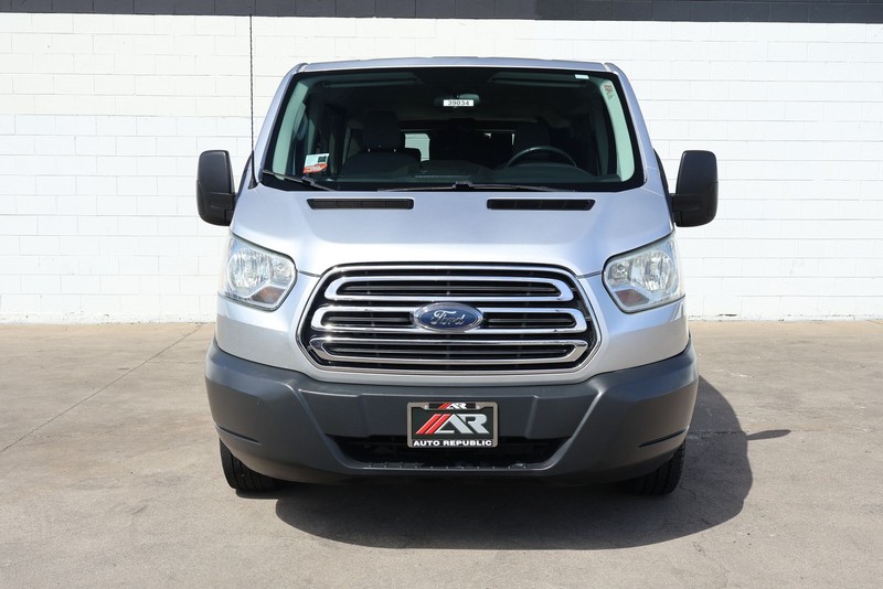 Ford Transit Wagon Vehicle Full-screen Gallery Image 03