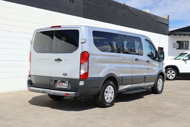 Ford Transit Wagon Vehicle Full-screen Gallery Image 05